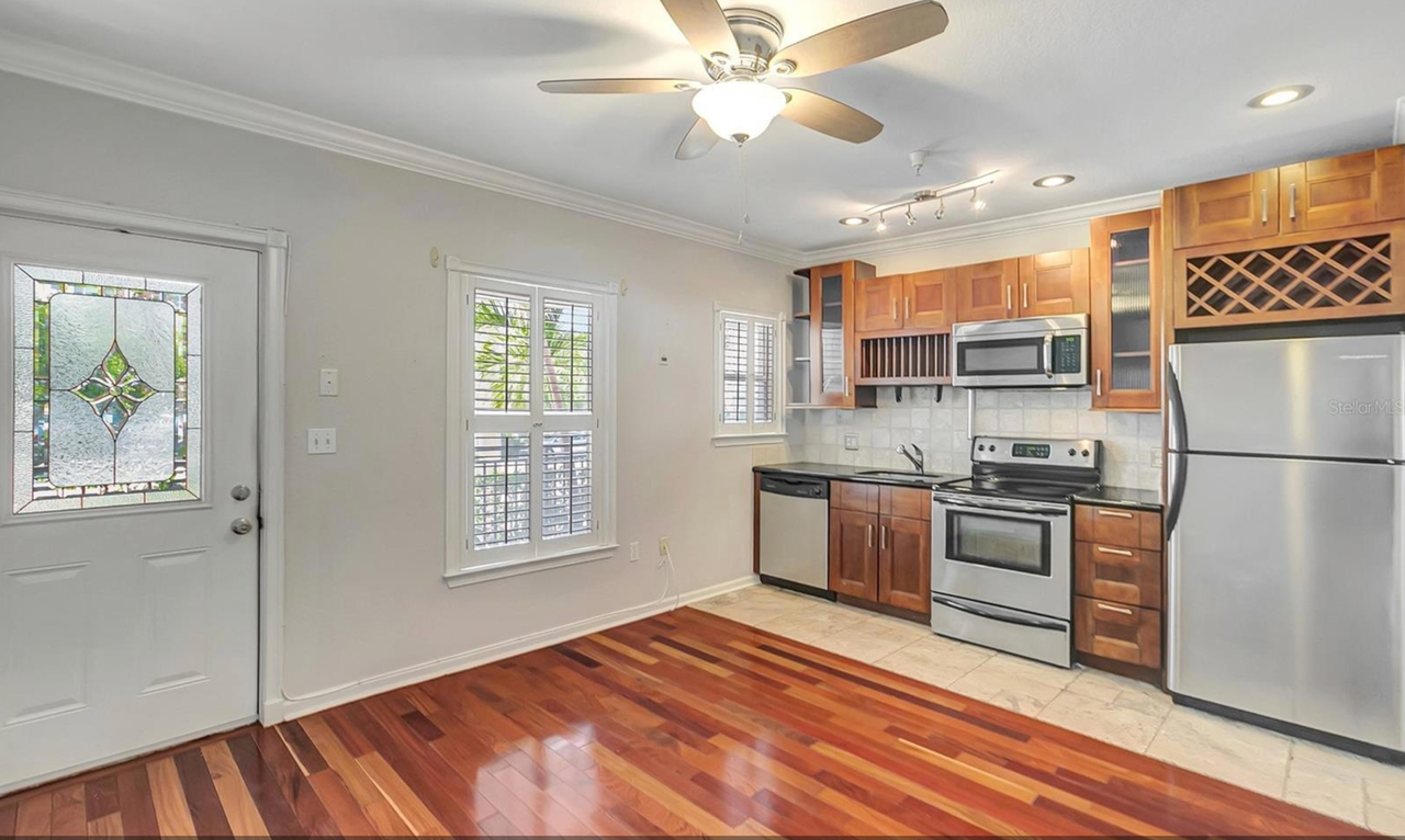 201 6th St S - Photo 2 of 20