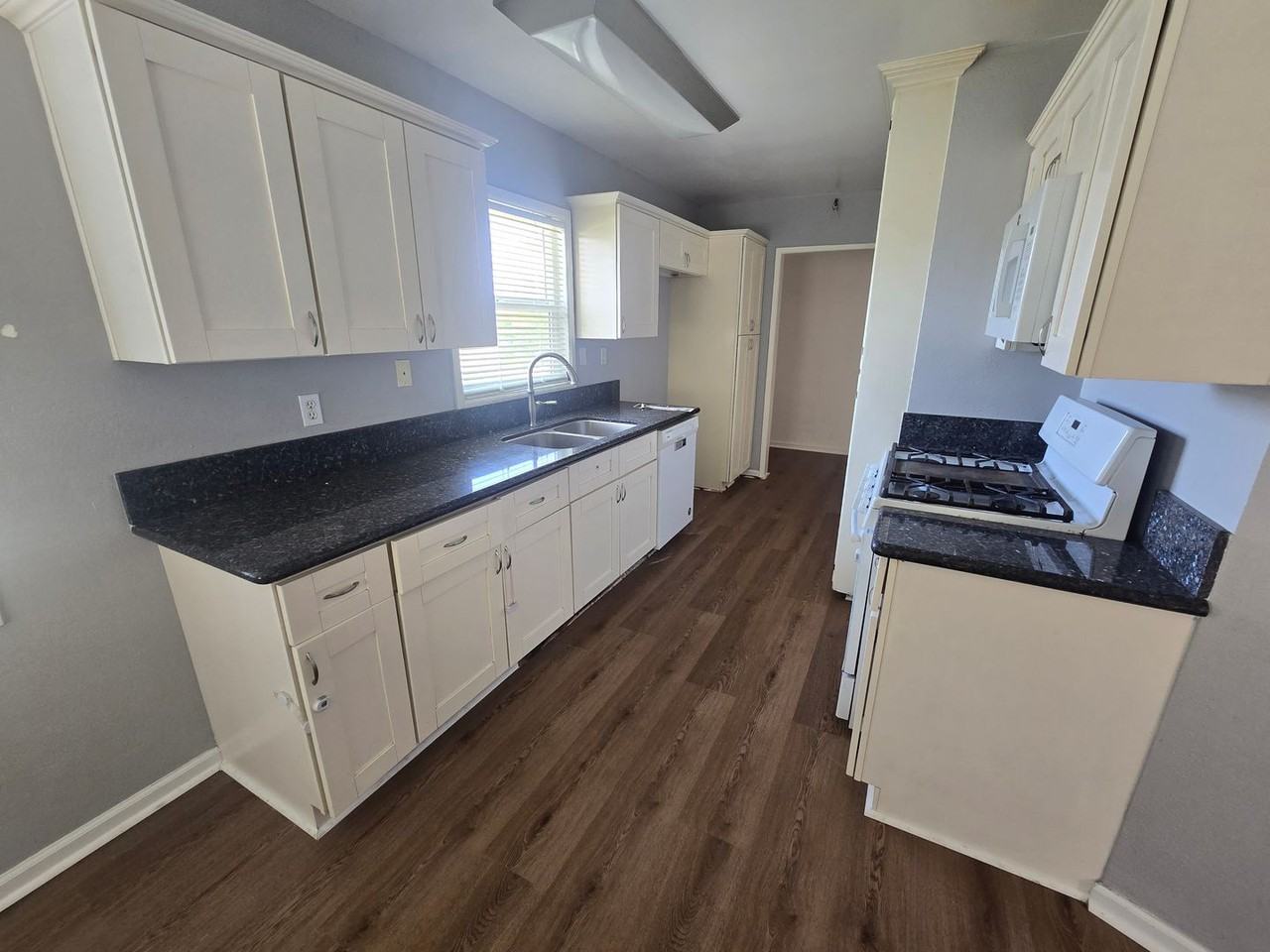 778 S Albertson Ave - Photo 4 of 14