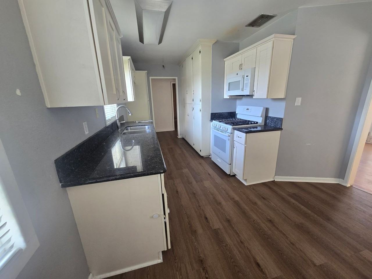 778 S Albertson Ave - Photo 5 of 14