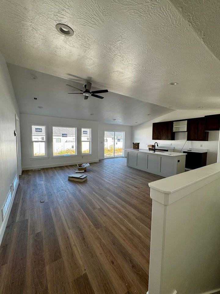503 Jeanine Dr - Photo 5 of 20
