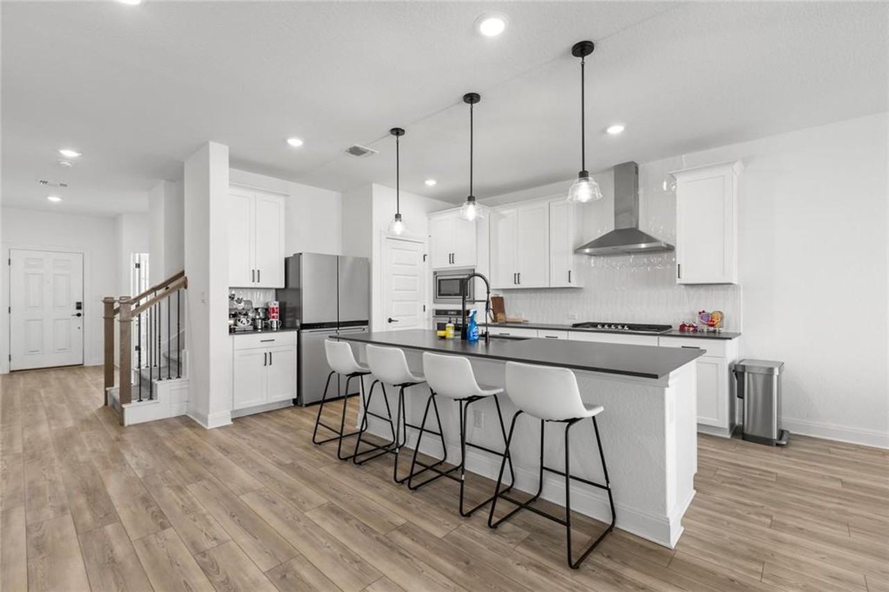 12120 Paseo De Los Lagos Ln - Photo 4 of 33