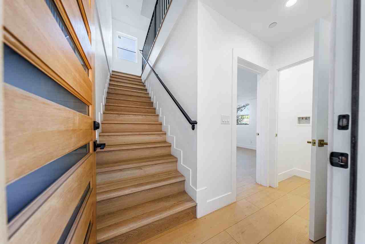 5931 Woodman Ave - Photo 4 of 50