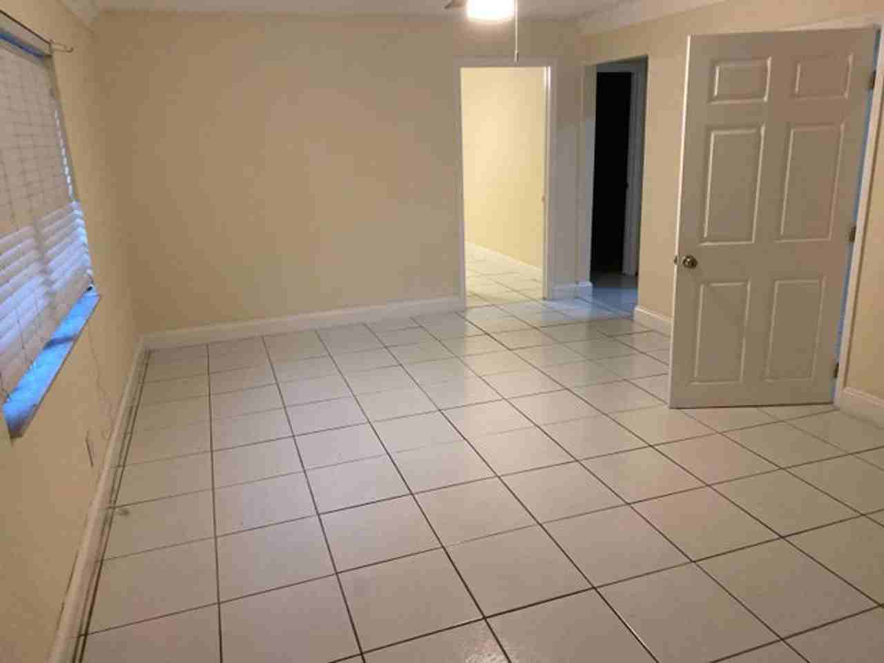 5029 Nw 5th St - Photo 3 of 11
