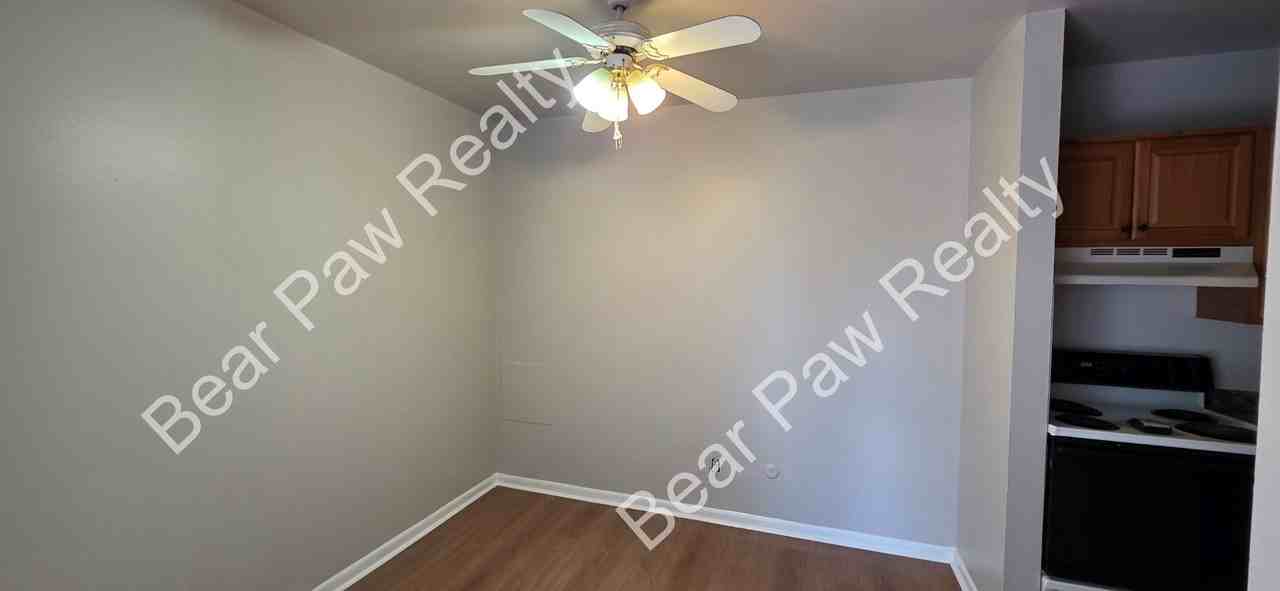 525 W 6th St - Photo 3 of 10