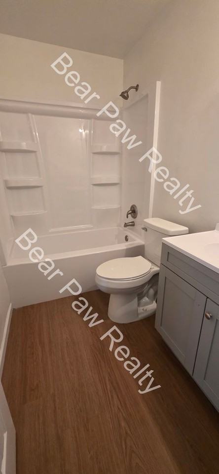 525 W 6th St - Photo 5 of 10