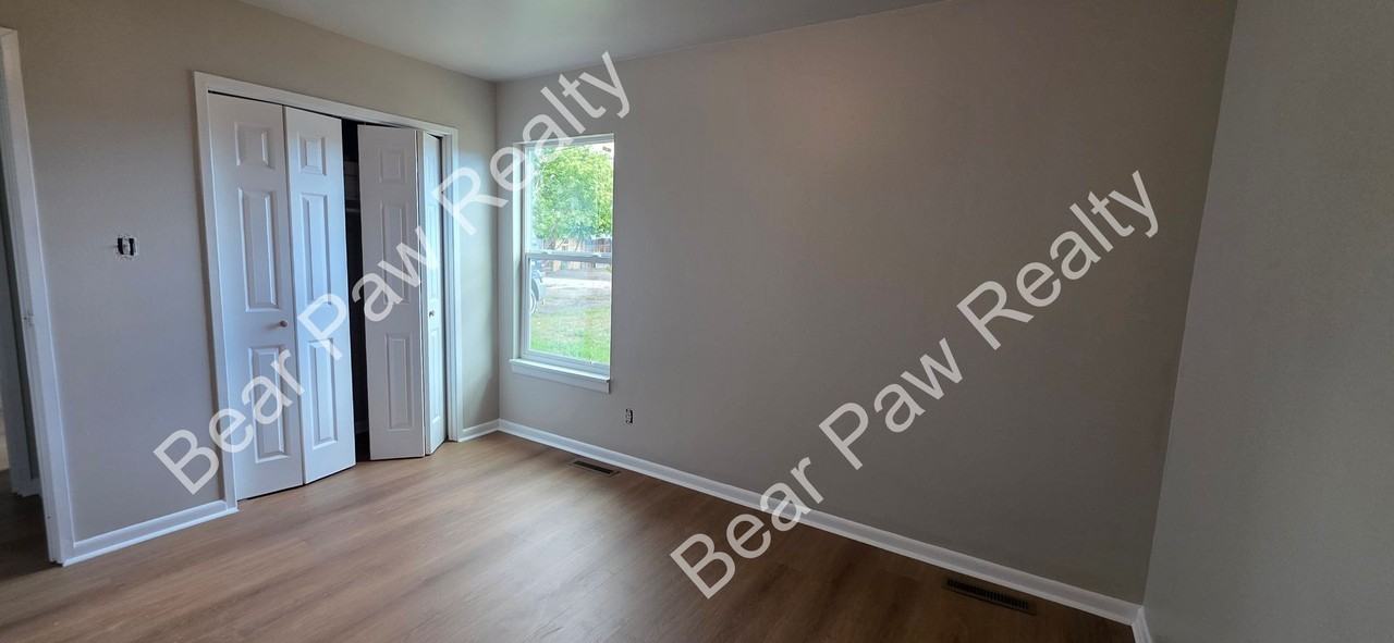525 W 6th St - Photo 6 of 10
