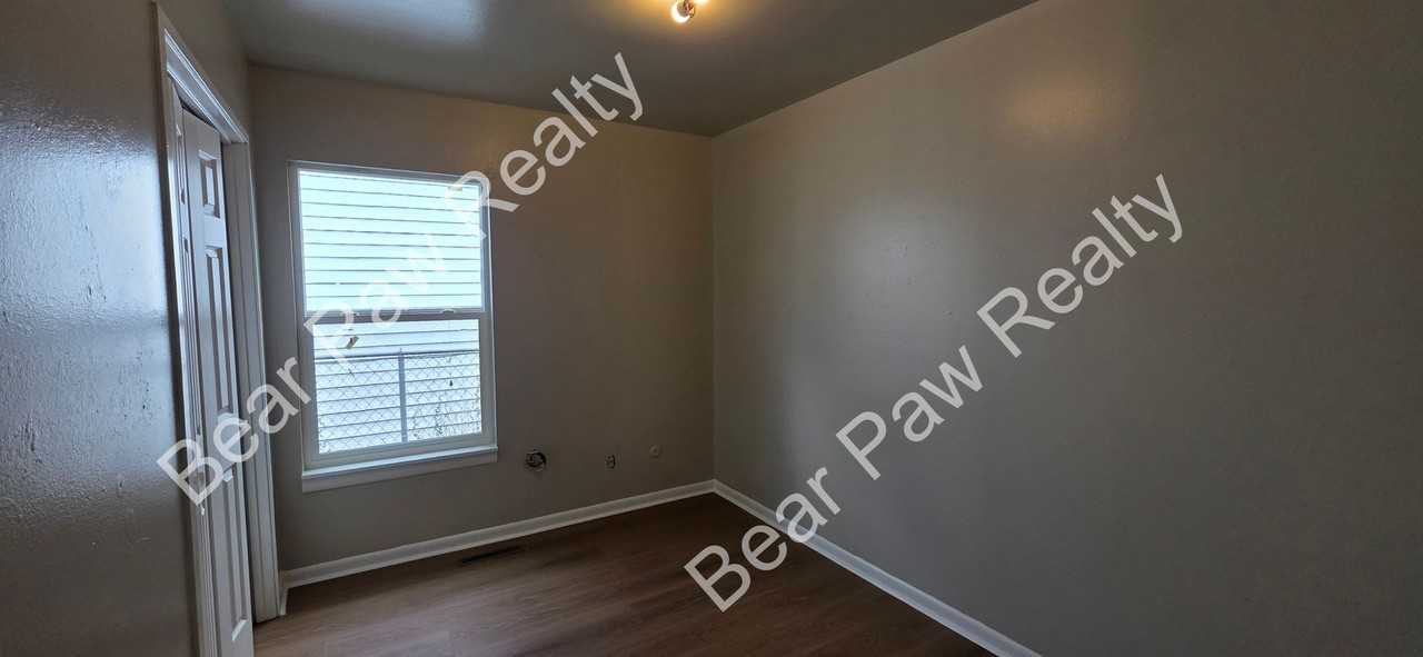 525 W 6th St - Photo 7 of 10