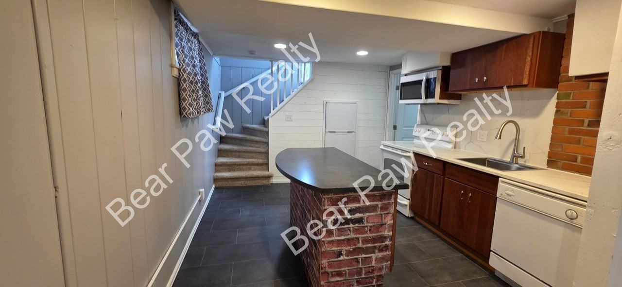 3512 Moore Ave Bsmt #Bsmt - Photo 2 of 14