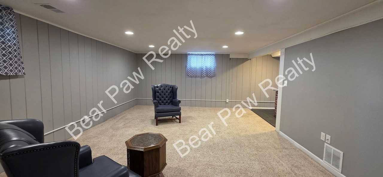 3512 Moore Ave Bsmt #Bsmt - Photo 6 of 14