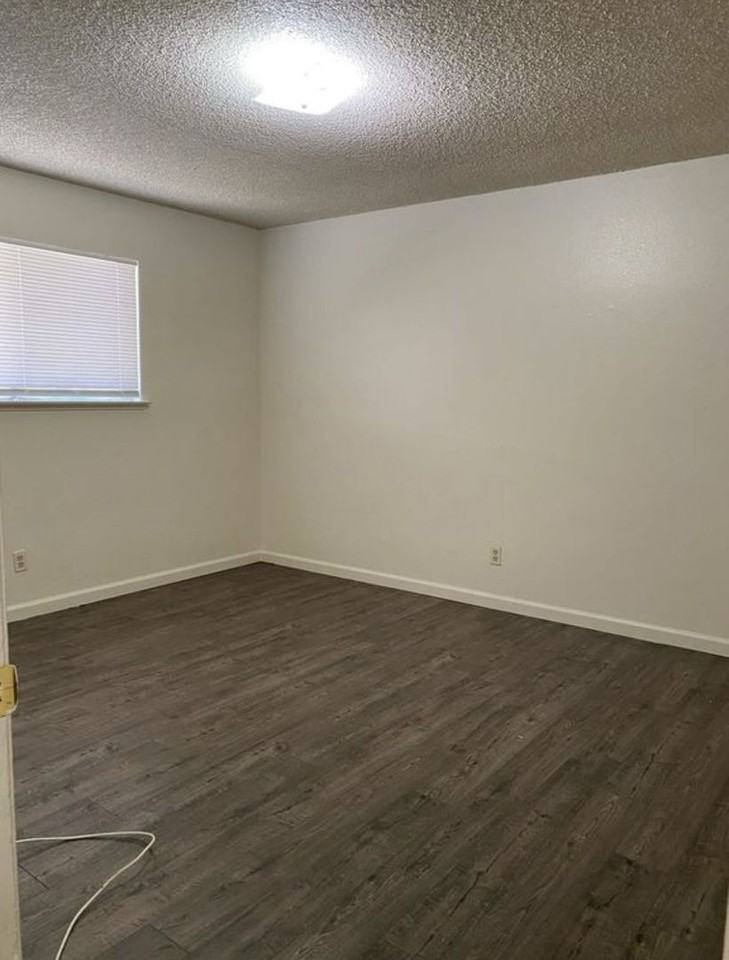 634 Cedar Ave - Photo 3 of 10