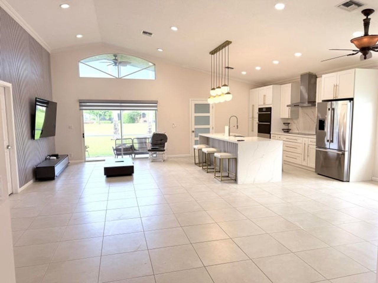 12390 Boneventure Dr - Photo 2 of 13