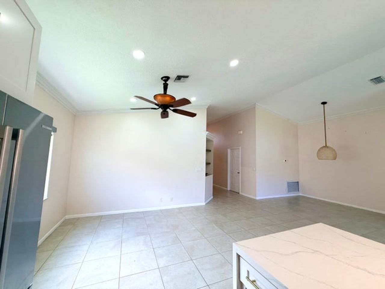 12390 Boneventure Dr - Photo 4 of 13