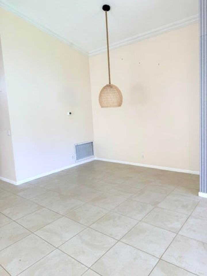 12390 Boneventure Dr - Photo 5 of 13