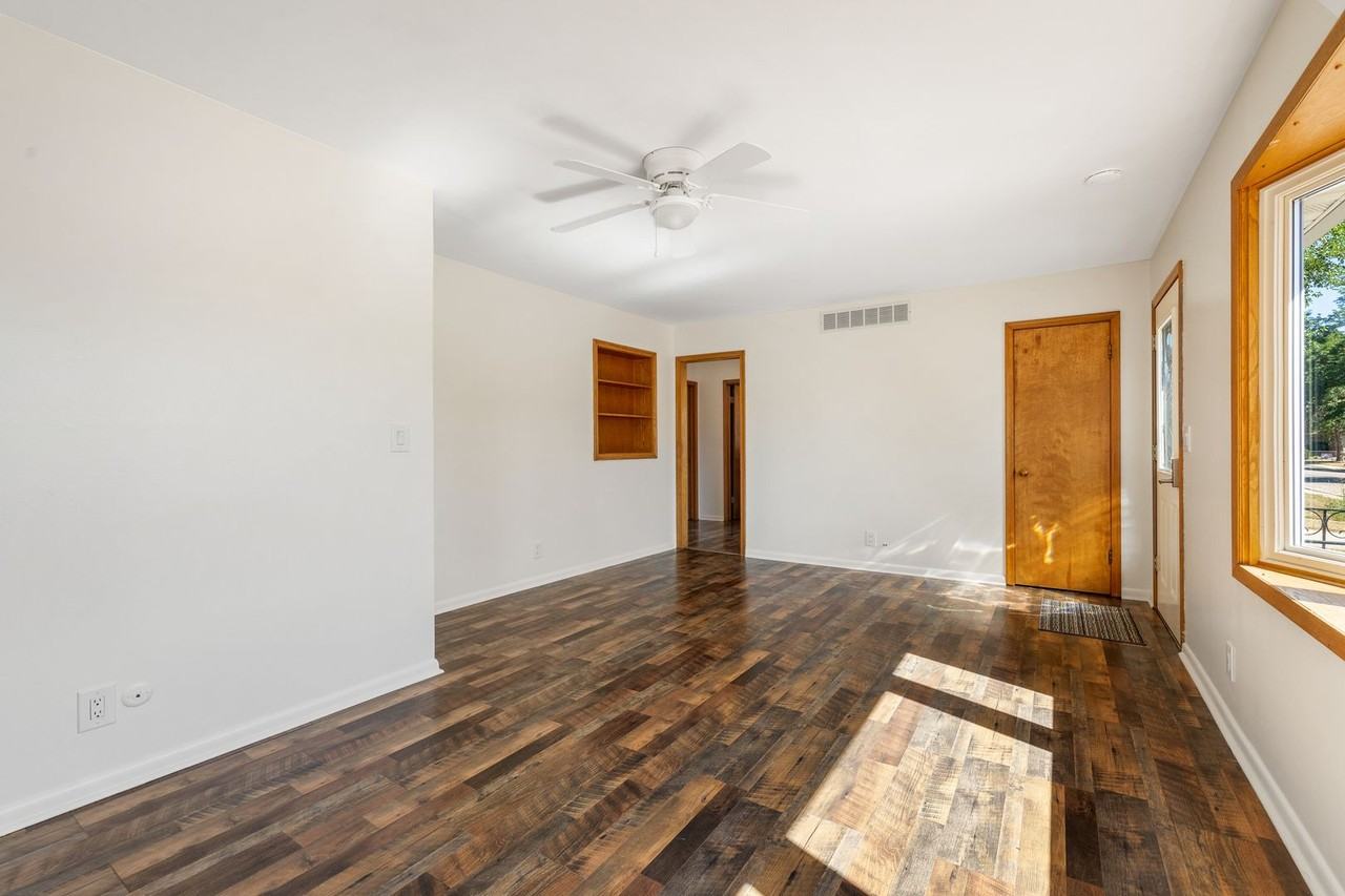 409 41st St - Photo 5 of 31