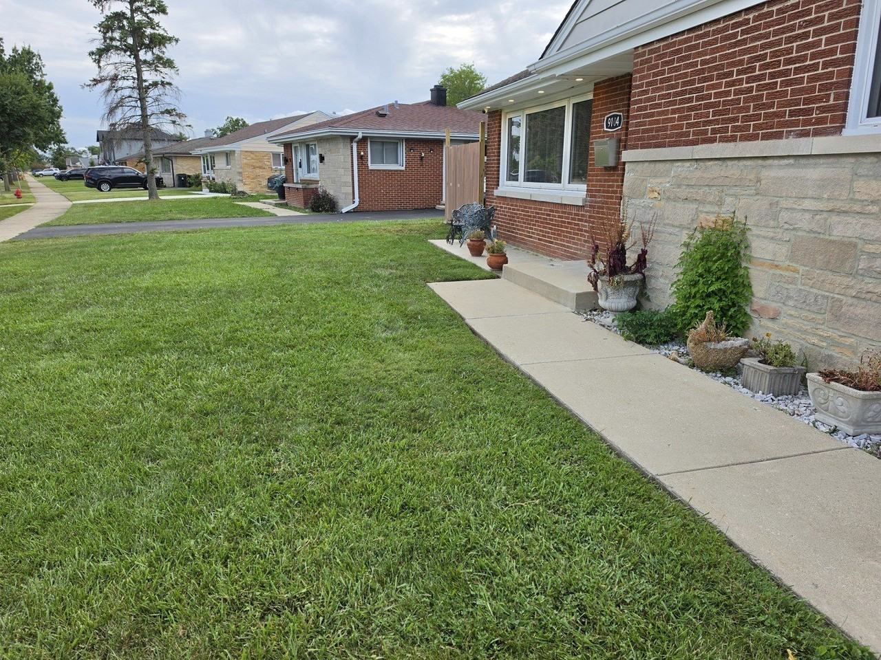 9104 Oleander Ave - Photo 2 of 34