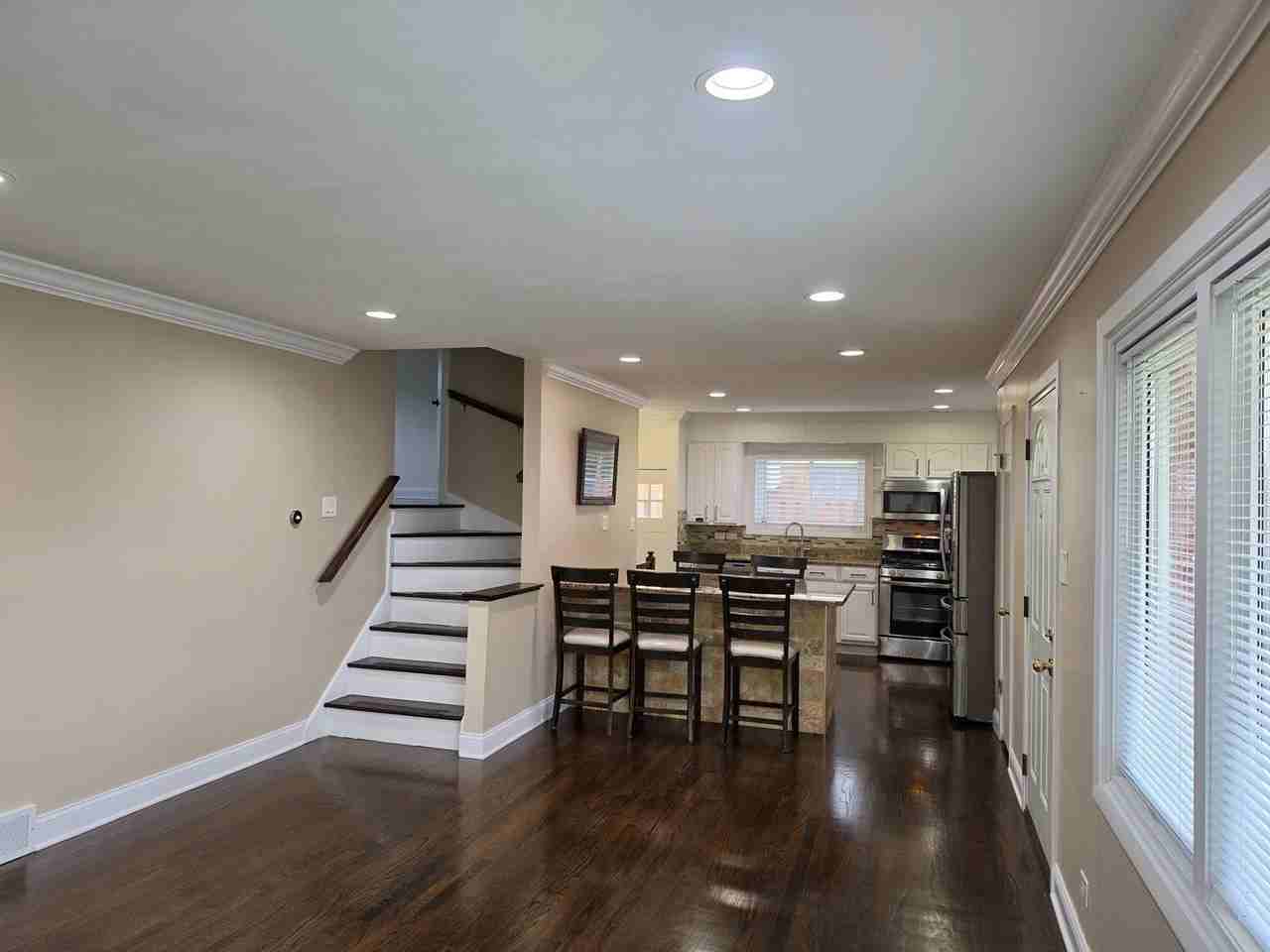 9104 Oleander Ave - Photo 6 of 34