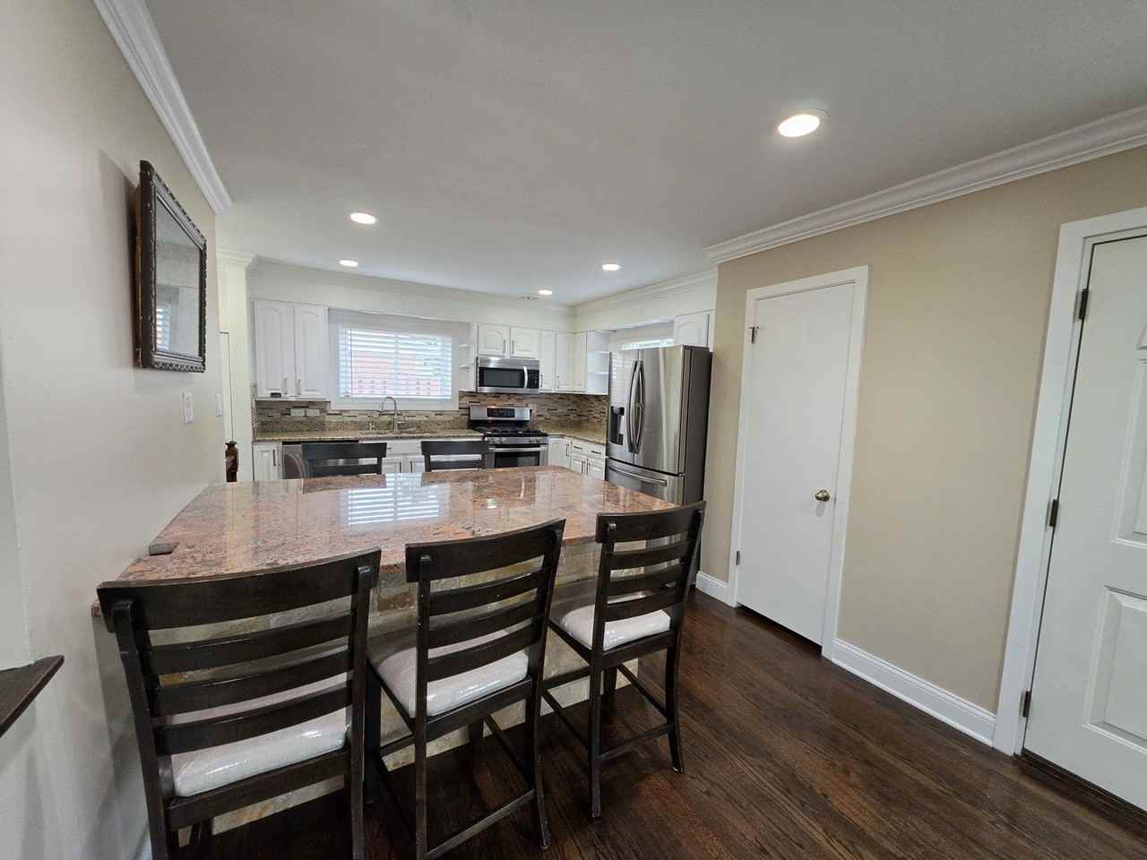 9104 Oleander Ave - Photo 7 of 34