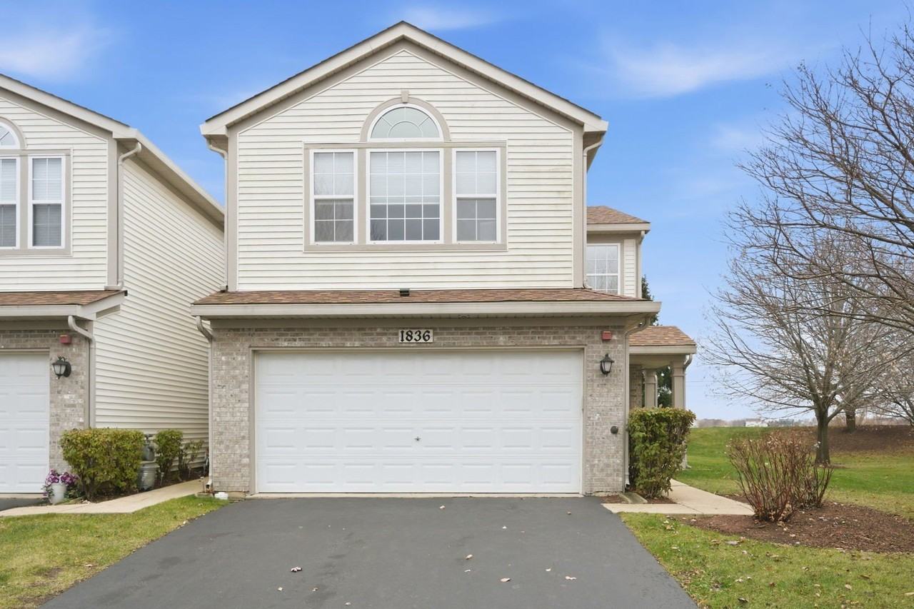 1836 Candlelight Cir #1836 - Photo 2 of 25