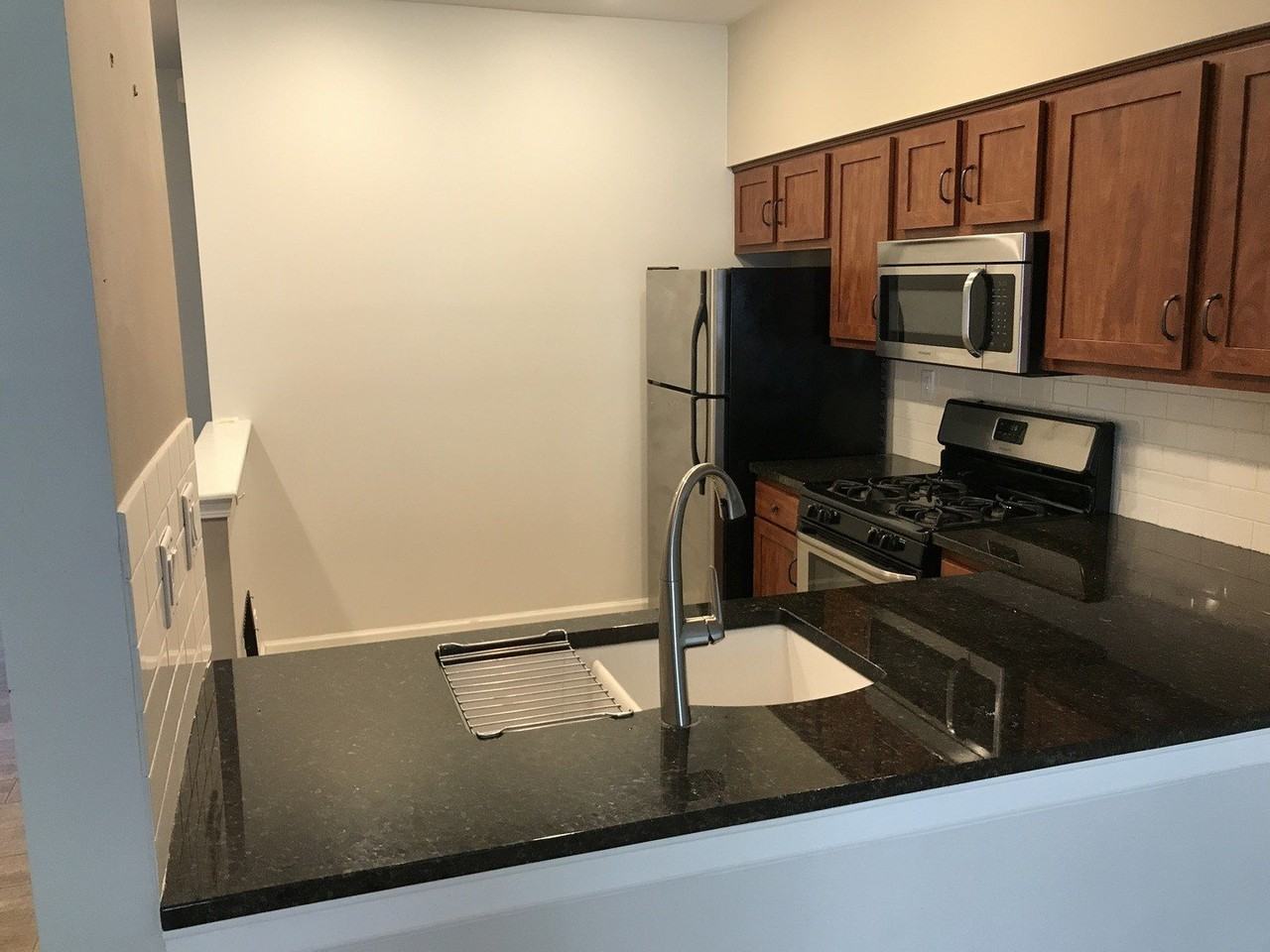 1828 Lucylle Ct - Photo 3 of 14