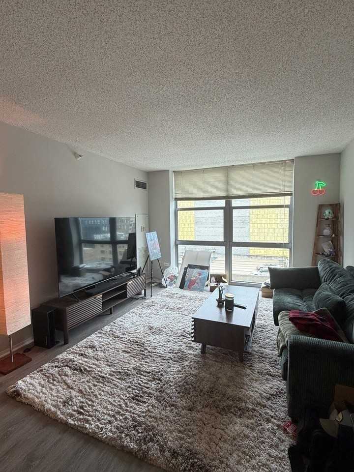 180 N Jefferson St #711 - Photo 3 of 20