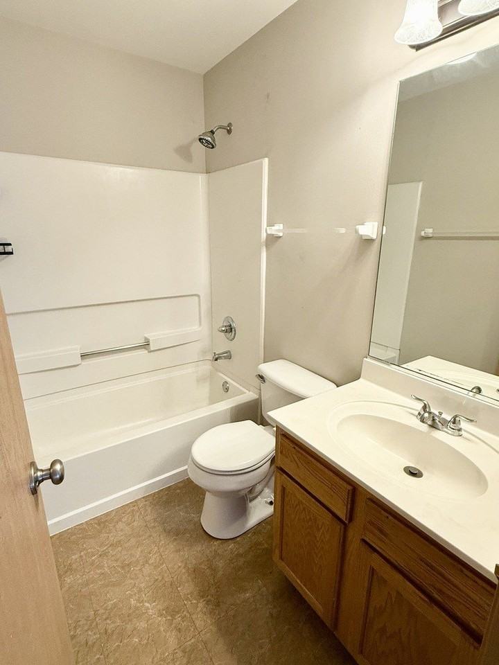 388 Richmond Dr - Photo 2 of 24