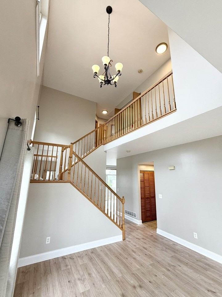 388 Richmond Dr - Photo 3 of 24