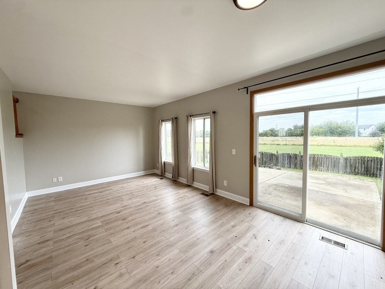 388 Richmond Dr - Photo 6 of 24