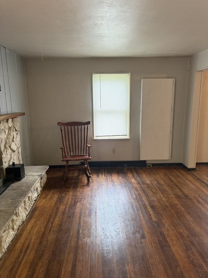 1306 E Green St - Photo 5 of 20