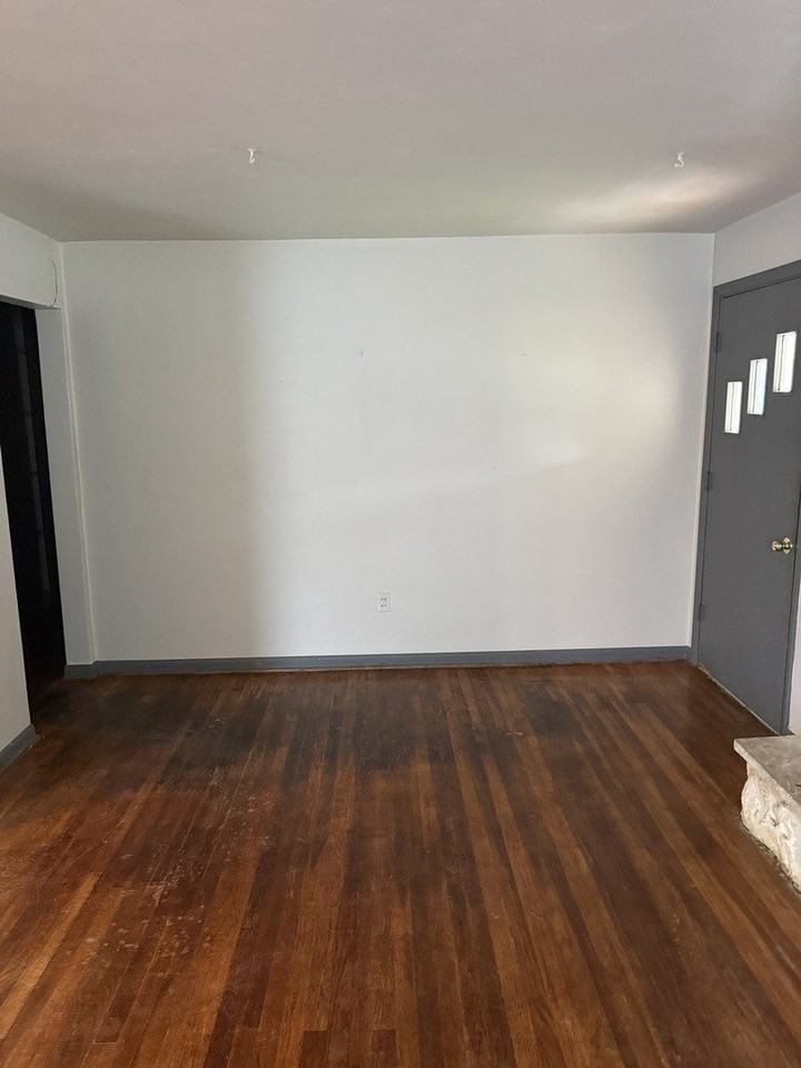 1306 E Green St - Photo 6 of 20