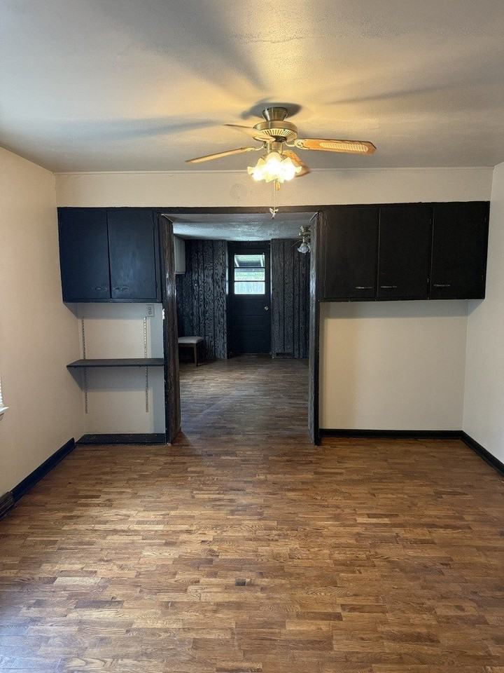 1306 E Green St - Photo 7 of 20
