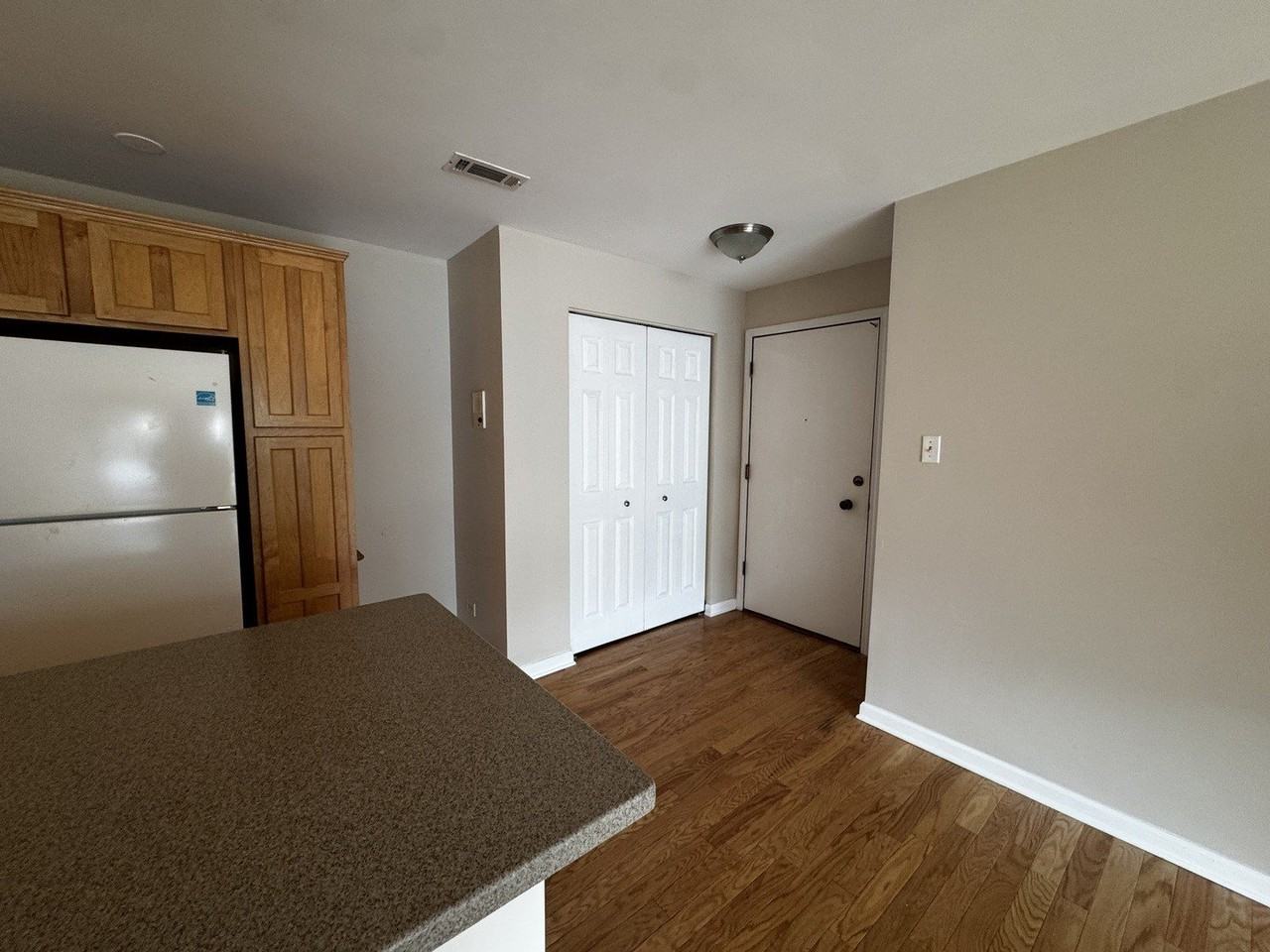 10338 Parkside Ave #16 - Photo 4 of 9