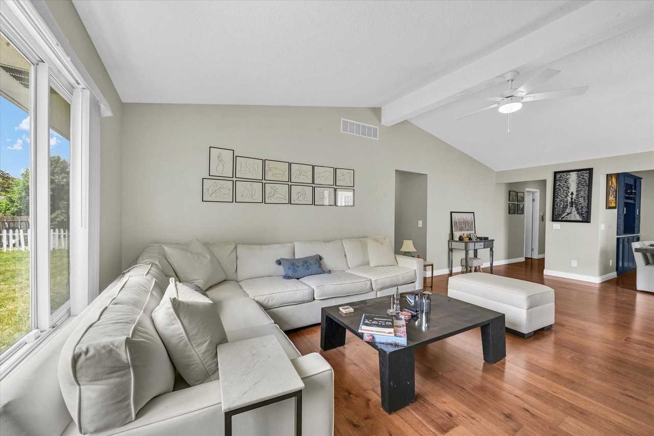 2801 Rachel Rd - Photo 4 of 26