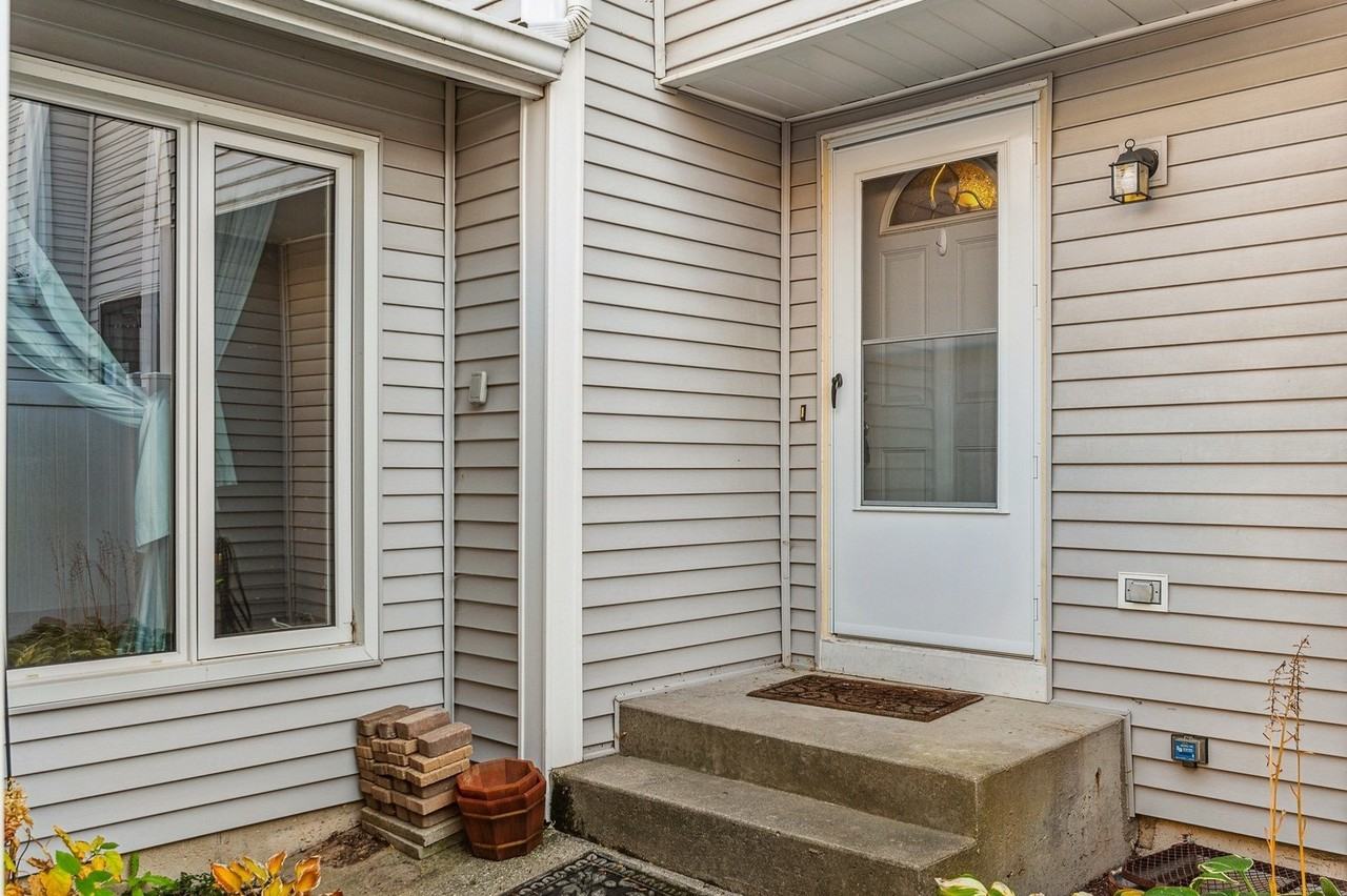 527 Winston Ln #527 - Photo 2 of 13