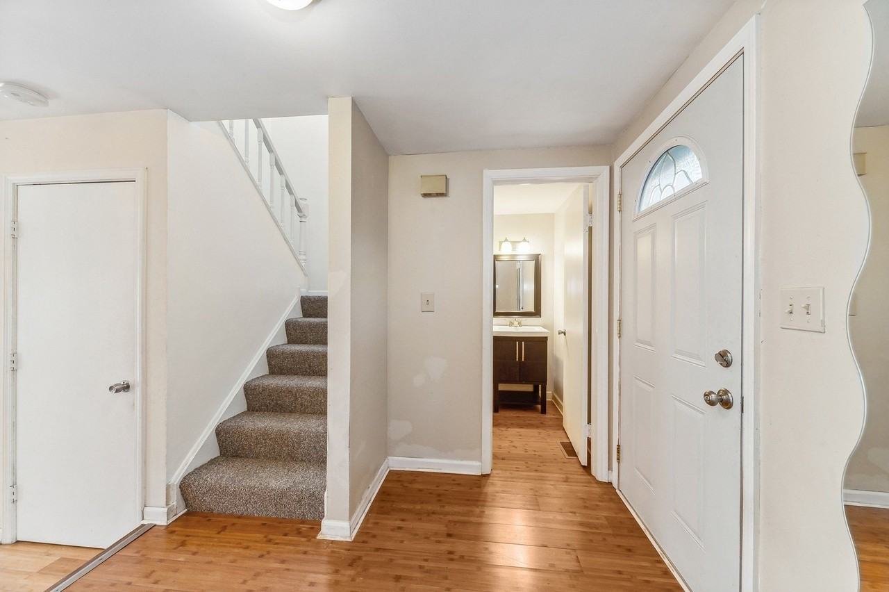 527 Winston Ln #527 - Photo 3 of 13