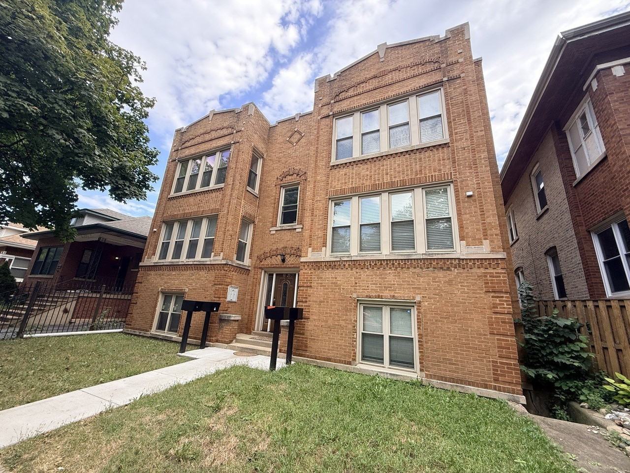 1025 S Austin Blvd #2N - Photo 2 of 14