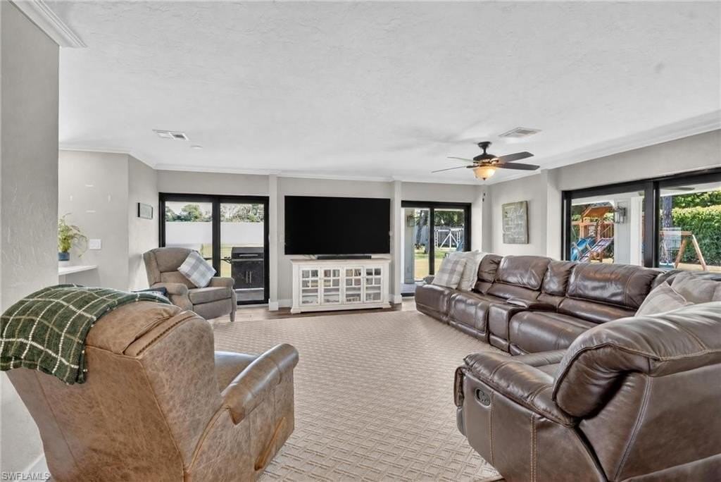 620 Hickory Rd - Photo 4 of 45
