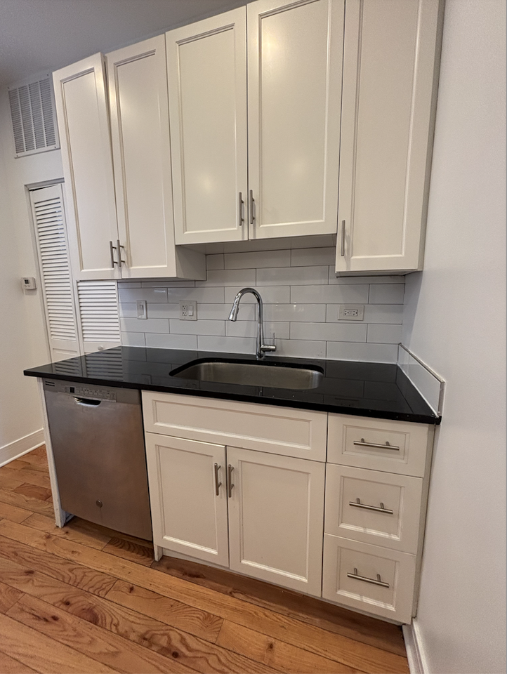 1145 W Lunt Ave #1161-2 - Photo 4 of 9
