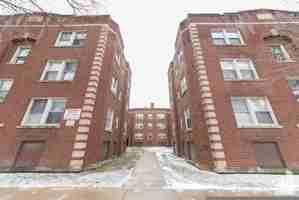 featured image of 4025 W Melrose St