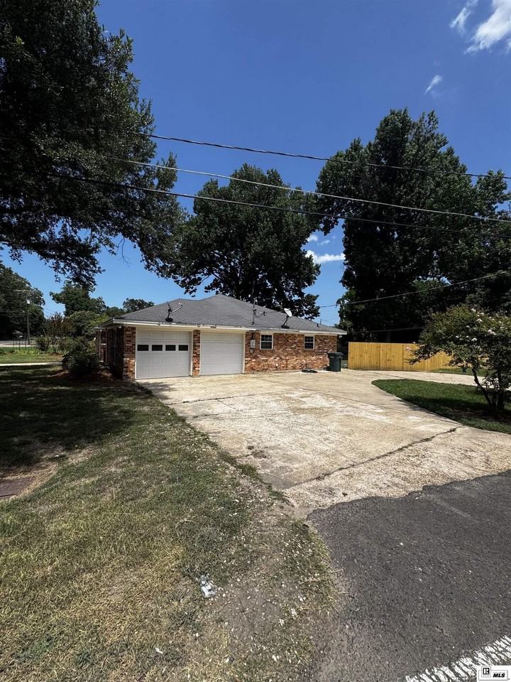 1800 Oakmont St - Photo 2 of 26