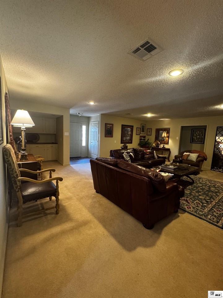 1800 Oakmont St - Photo 5 of 26