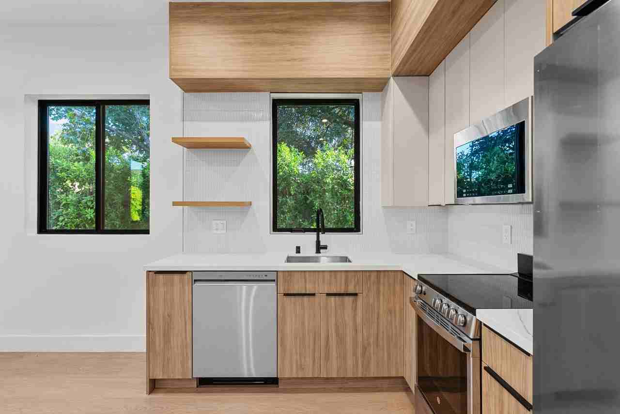 19146 Keswick St #19146 - Photo 4 of 20