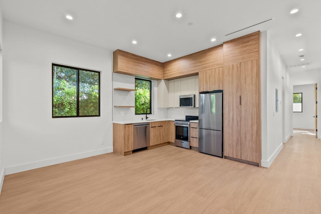 19146 Keswick St #19146 - Photo 6 of 20