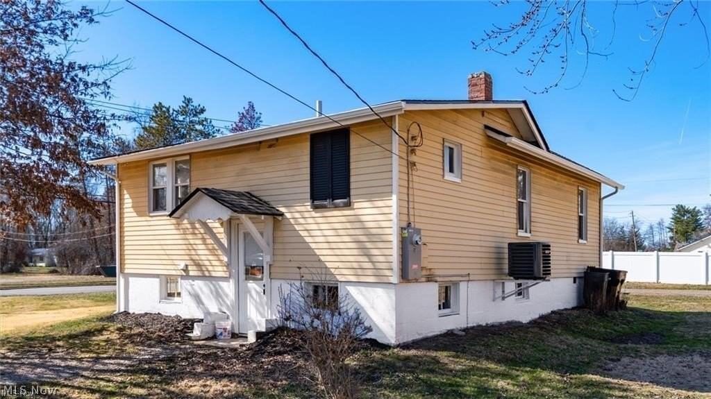 2410 Marion Ave - Photo 4 of 9