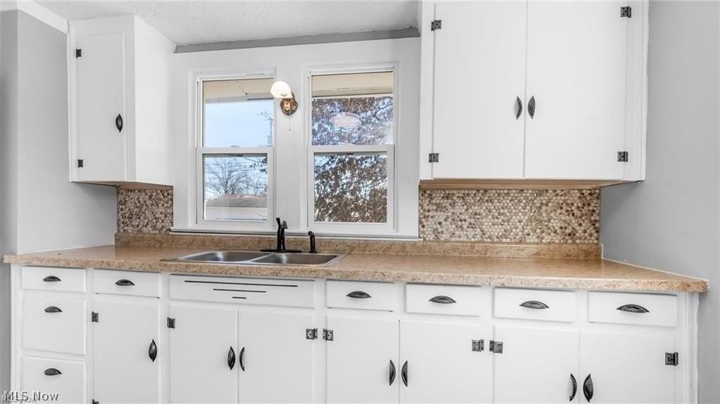 2410 Marion Ave - Photo 5 of 9