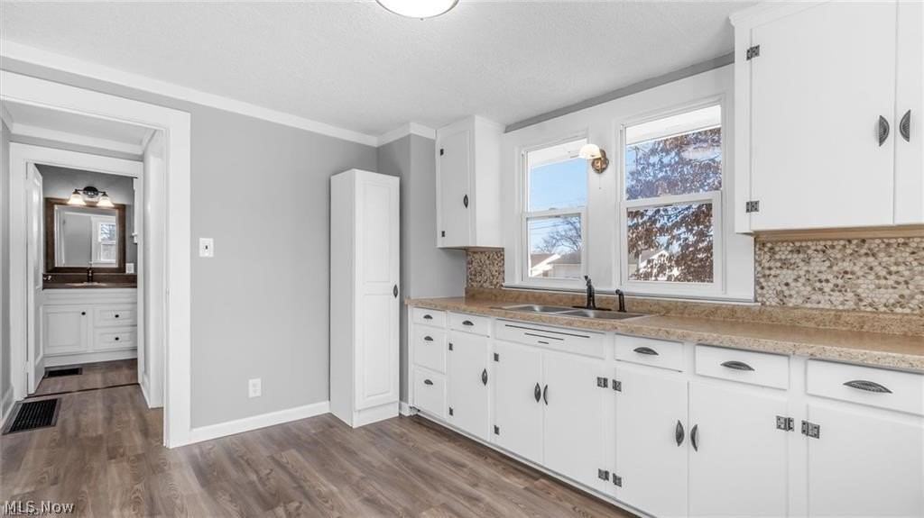 2410 Marion Ave - Photo 6 of 9