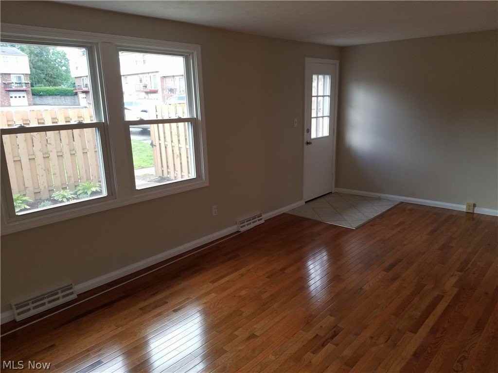1807 Higby Dr - Photo 2 of 22