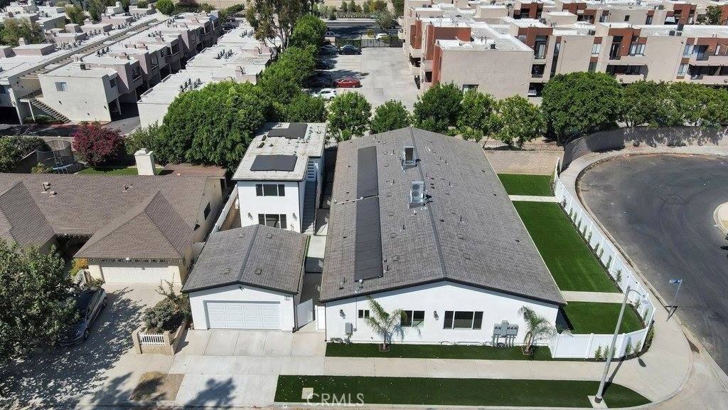 7827 Vassar Ave - Photo 4 of 50
