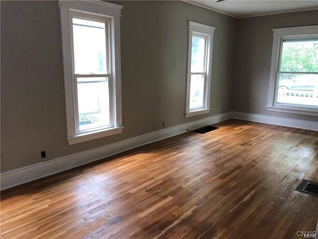 139 Strong Ave - Photo 3 of 14