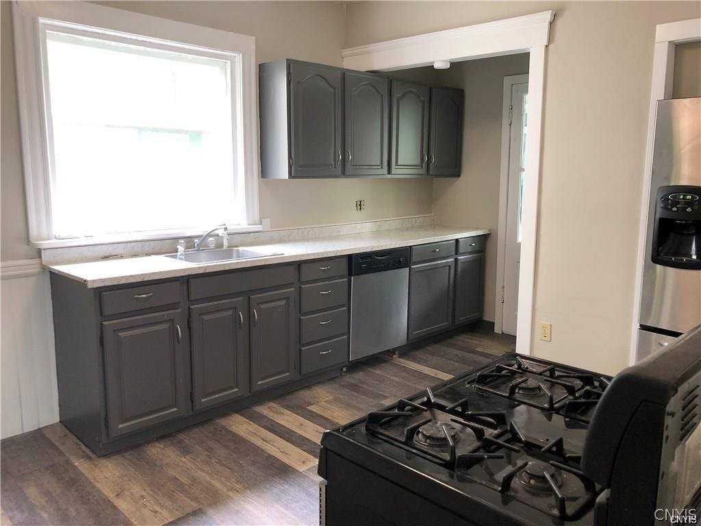 139 Strong Ave - Photo 5 of 14