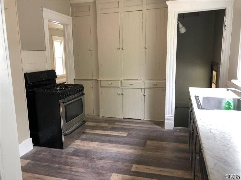 139 Strong Ave - Photo 6 of 14